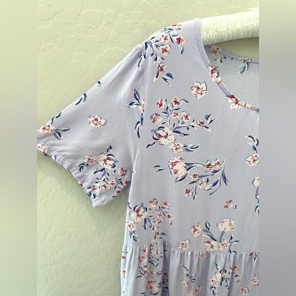 Elegant Floral Maxi Dress in Soft Purple - Picture 2 of 6